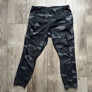Athleta Black and Gray Camouflage Capri Leggings, size MP